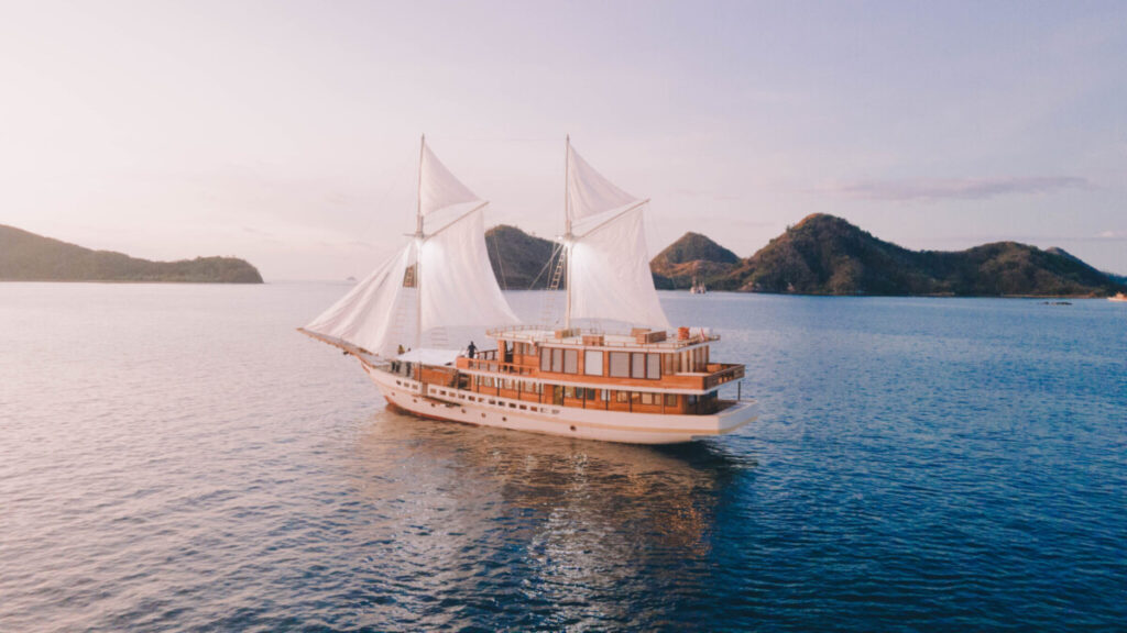 Komodo shared cruise
