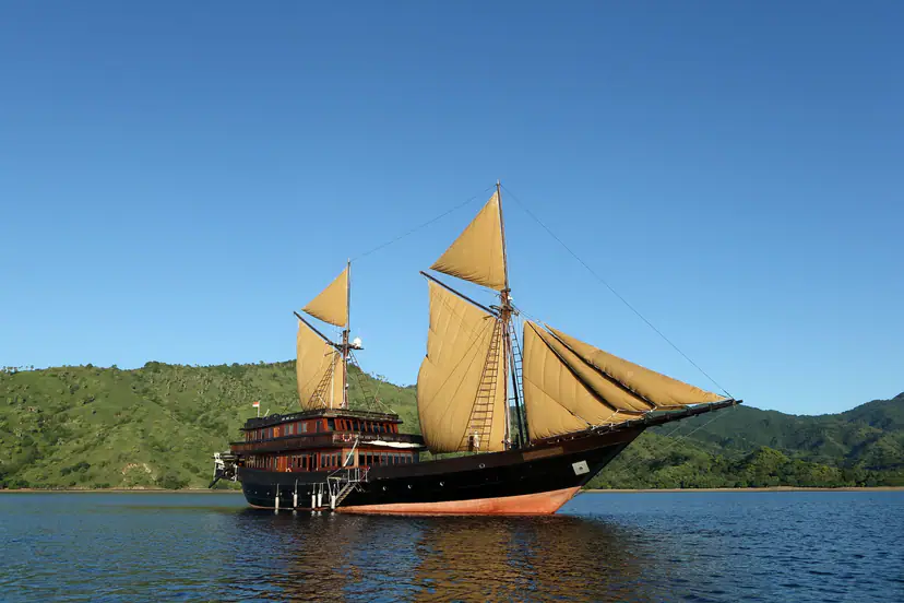 Alila Purnama Yacht